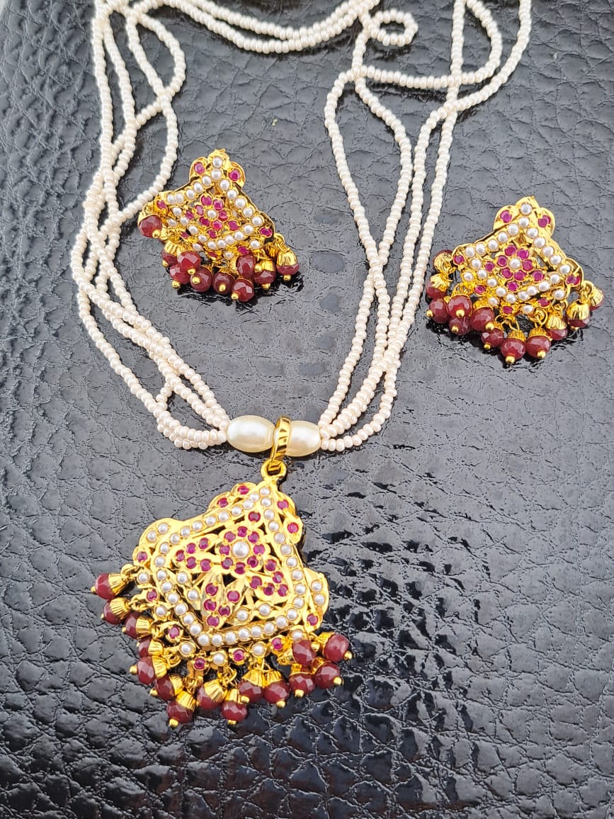 22K GOLD PLATED HYDERABADI RUBY RED & SEED PEARL PENDANT SET