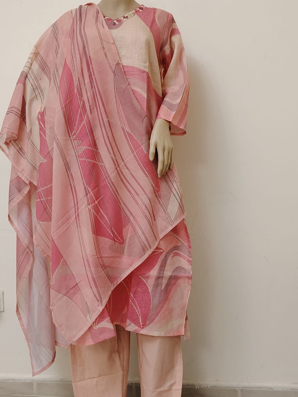 BLUSH LILY PLACEMENT PRINT JUTE SALWAAR KAMEEZ SET
