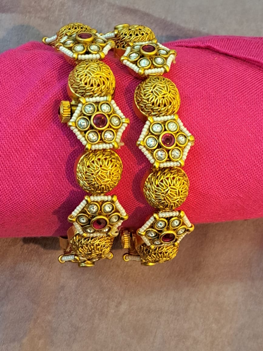 Bangles & bracelets