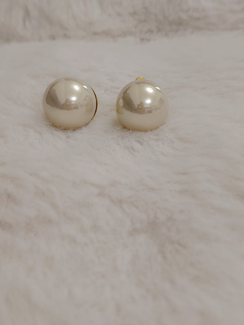 freshwater pearl in cream